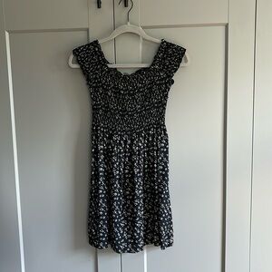 Brandy Melville • Navy Floral Dress